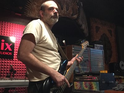 Jeff Mackey recording with his vintage 1973 Ampeg SVT head.