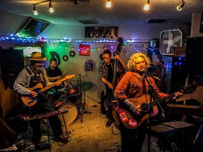 March 30, Betty's Grille, Nashville. Photo by Ward Weems.