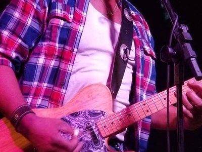 Chris Bell rocks with Tele