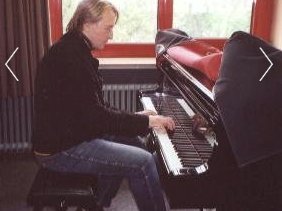 Wiesenberg is a talented Pianist/Celloist/Musician we have been collaborating since 2012