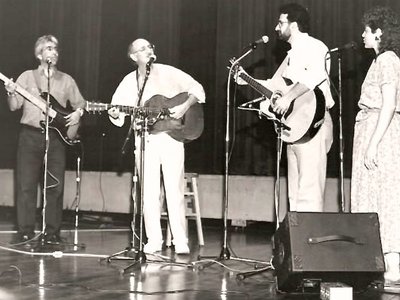 Kol Sasson (Joyful Voice) with Peter Yarrow (of Peter, Paul and Mary) in concert (early 1990s) 