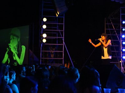 Live in Singapore 