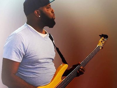Darrin Pratt, bass