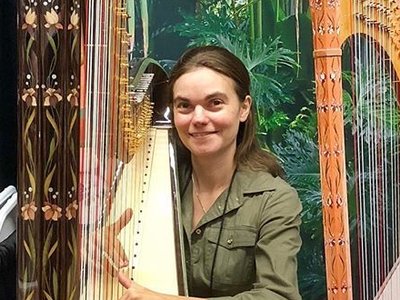 Trying out the new Camac Canopee harp