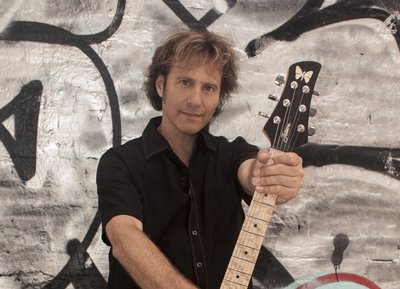 Dave Fields handling his Fodera Emperor guitar