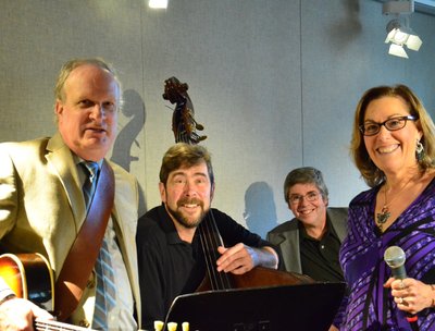 Wendee with Guitar trio
