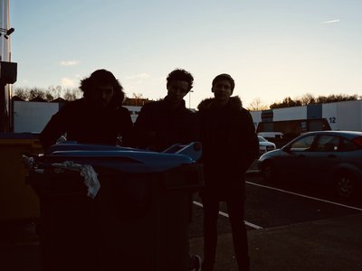 https://open.spotify.com/artist/5zUcdAUNMAO4yvxtBBPVwo