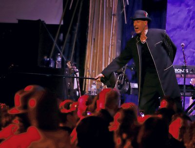 Crowd sings Sony Hall 2019 photo andrea Watts