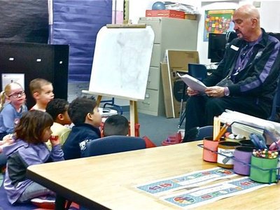 RICH READING "HIPPO D. HOP' TO THE STUDENTS IN LA ELEMENTARY SCHOOL......
