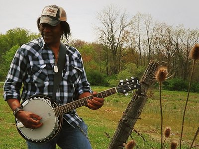 Chris Bell Banjitar pickin'