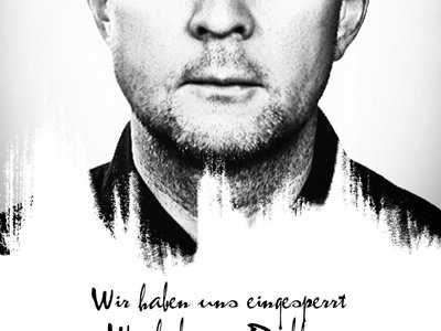 Wir haben uns eingesperrt
Wir haben ein Problem
Wir können vor lauter Holz
Die Bäume nicht mehr s