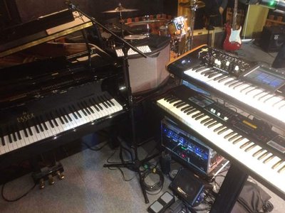 A very sweet set-up for the Jazz Cafe gig... grand indeed!