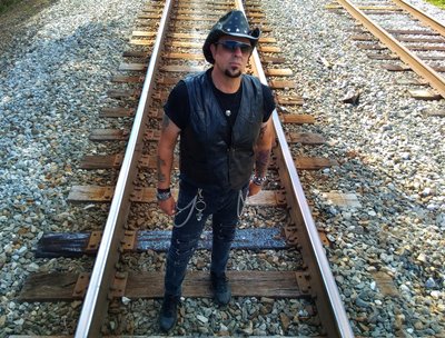 Mark Michaels-Kassuba (vocals)