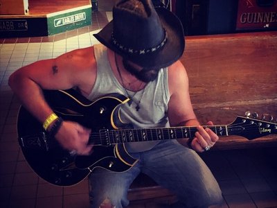 got to play a vintage 1966 GIbson Trini Lopez! what a treat!