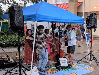 Rain or shine, the gig goes on! Had a great time at the Holman Street Festival.