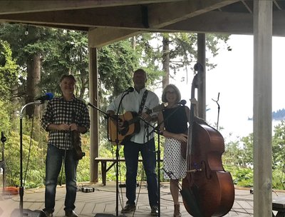 Playing Meerkerk Rhododendron Gardens Festival. Beautiful setting!! (but missed Rachael)