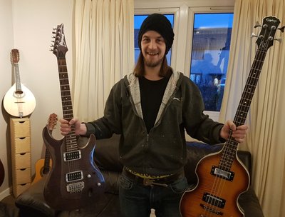 Ollie Rockin Bass Viking pose full