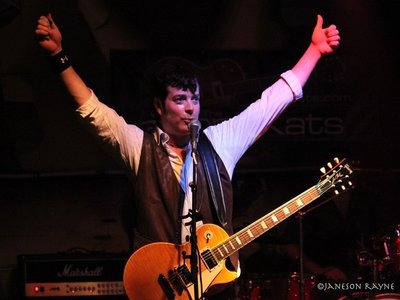 davey b thumbs up 