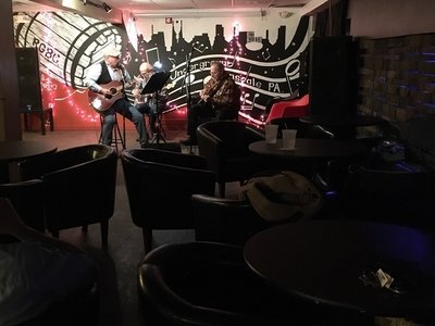 with: THE MO BLUES TRIO