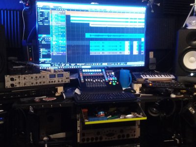 J.M.Sutherland / Studio Groovetank photo