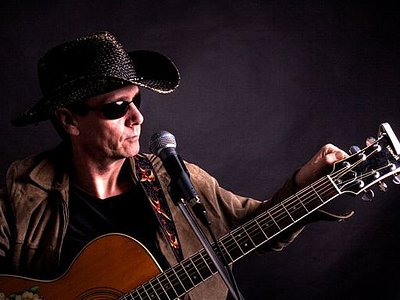 Country singer / songwriter