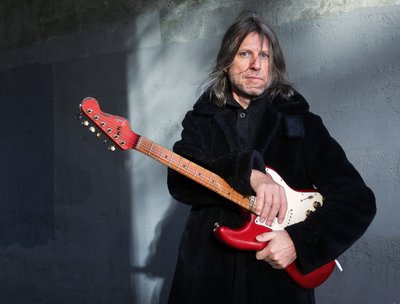 Peter Knoll Solo promo photo by Chris Drukker