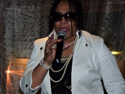 Elizabeth Bryan  performing at Tony William's Earthday...R.i.p T Gone but Never Forgottenâ¤ðŸ’›ðŸ’š