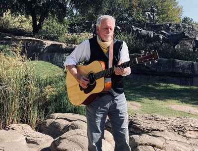 DW plays Downtown Dallas amid the Cattle Drive