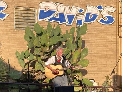 DW plays Poor David's Pub Mr. Troll Memorial