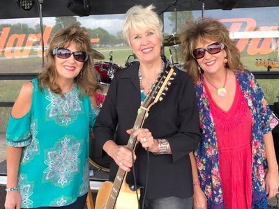 Debbie Moore, Janie Fricke, Carrie Moore
