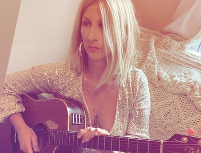 Gia Warner photo