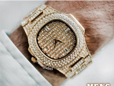 BIG BLING ON MY WRIST BITCH, 20 20'S IN THE BAG, 40 SITTIN' ON DASH.
