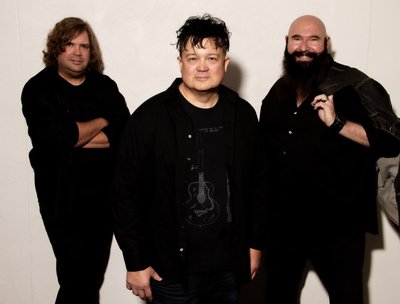 Andy (Drums, Percussion), thurane (Lead Vocals, Guitars) & Tony (Bass, Backup Vocals))