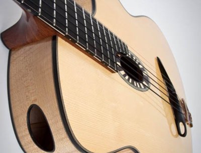 Beardsell Baritone Manouche Multiscale Guitar. Used in Damascus 2021.Roger Bruderlin