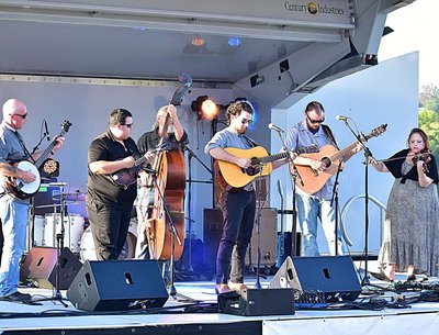 Barefoot Nellie & Co. photo