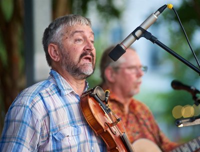 Our fiddler can also sing!