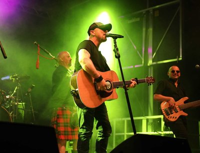 Colin Amey Sandy & JB photo by Doris Weir