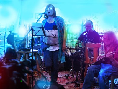 Doppelplus live at Kulturtag Oberscheid 2022 / Photo: Mira Reimann