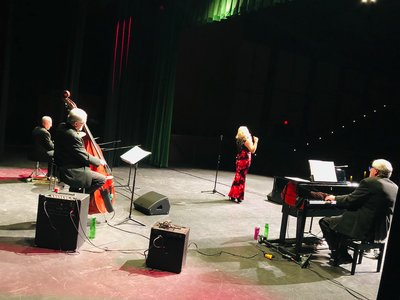Suzanne Grzanna Band performing for Wisconsin Music Ventures Concert Series