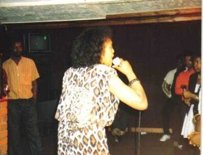 Elizabeth Bryan live at The Limelight Suit, London 1987