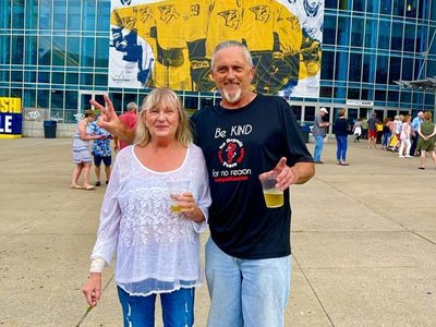 Hitt'n The Rod Stewart / Cheap Trick Show!! Styling The NDB Gear in Music City with my One N Only!