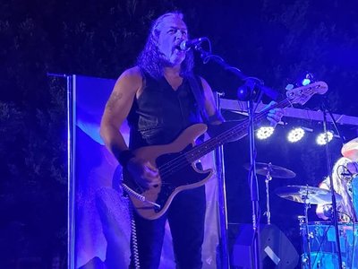 Kevin "Mack Truck" Freeman (bass)
