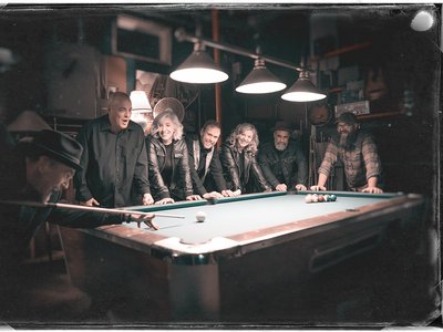 8-Ball corner pocket!