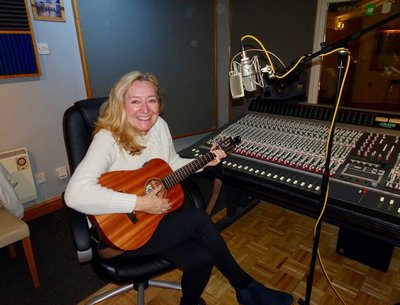 Playing My Best life for Tom Tyson in the Music Farms studio - that’s him playing on the track ðŸ