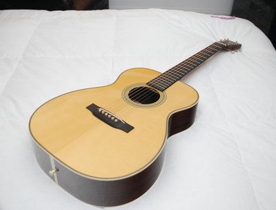 Martin 00-28 Custom, my bedroom guitar!