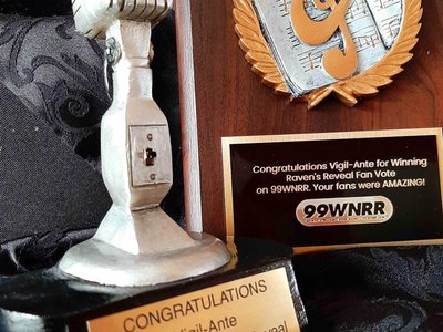 TROPHY AND PLAQUE FOR WINNING RAVEN'S REVEAL FAN VOTE - FOURTH QUARTER 2022