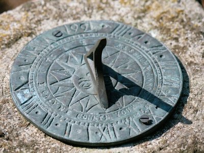 Hmmm Sundial Art