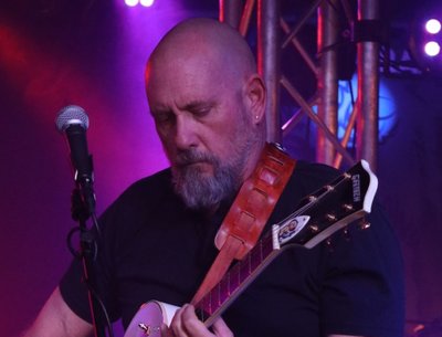 Bret on Gretsch "Zsa Zsa"