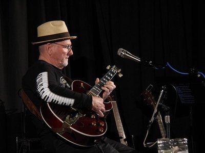 Solo Jazz Guitar at Triolgy in Rio Vista