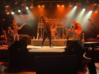 Kick ass cover band from London Ontario! Bring your dancing shoes
